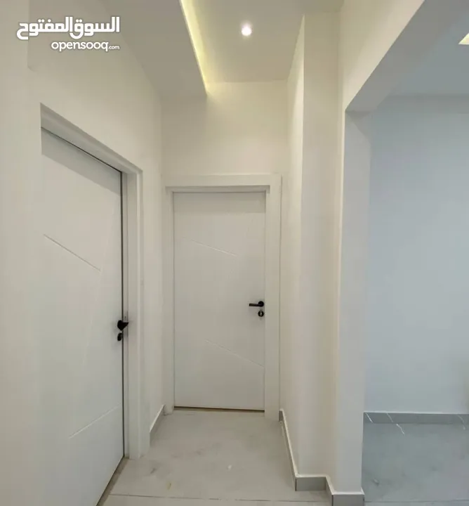 اخر شقه طابق ارضي تشطيبات الفندقية في حي الصحابة منطقة فلل