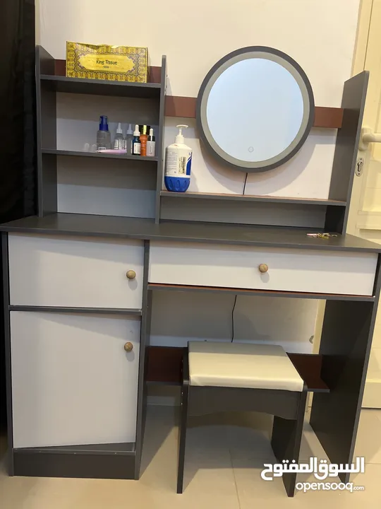 Small vanity with led mirrorfor sale.good for small room. Only pne week of use. All new, 100% new