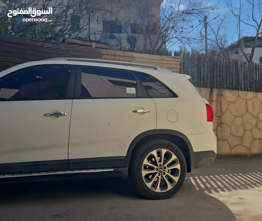 جيب كيا 7مقاعد بحالة ممتازه