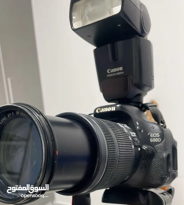 كاميرة كانون D600 شبه جديد مع جميع اغراضها