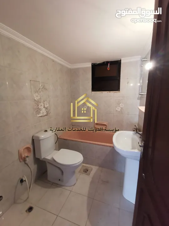 شقة فارغة - الجاردنز - 3نوم - ارضية - حديقة - قرب الخدمات العامة
