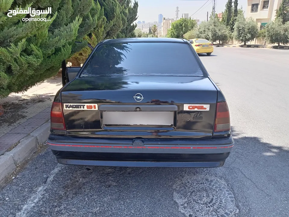 اوبل كاديت ماتور 1.3 حلاب موديل 1989  منتهي ترخيصها 5 شهور