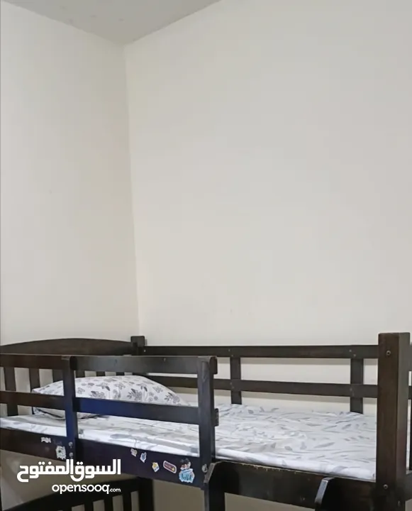 سرير خشب مفرد من دون مرتبه