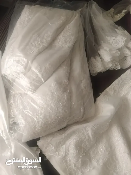 بدلة عروس بيضاء