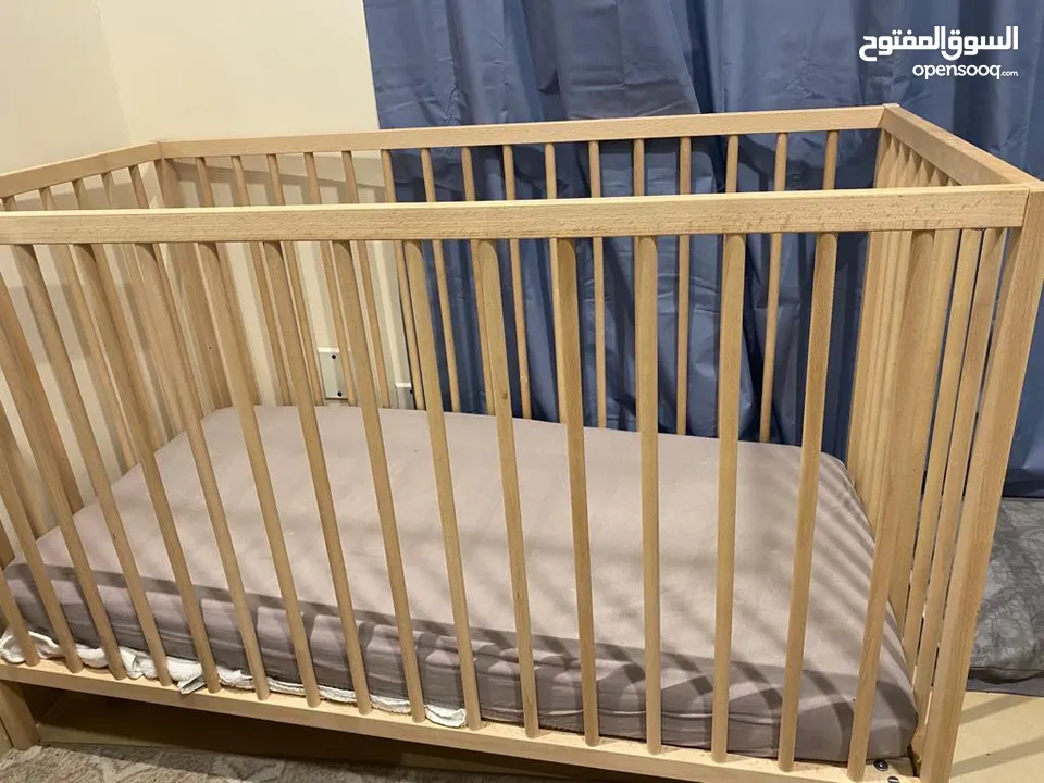 Baby cot + mattress   