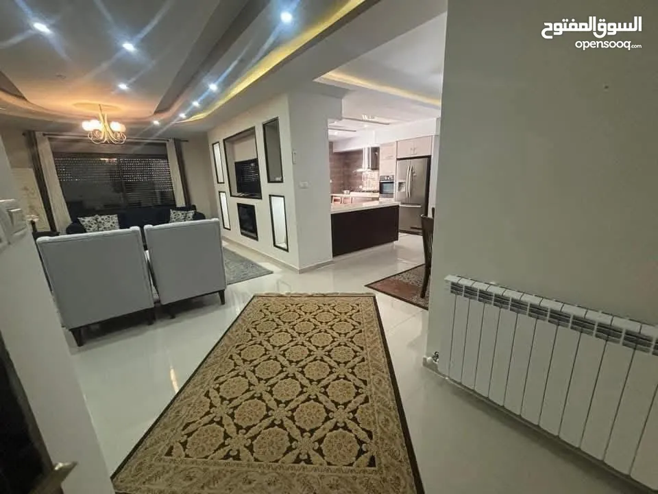 شقه فارغة في في البيره قرب مطعم سامر