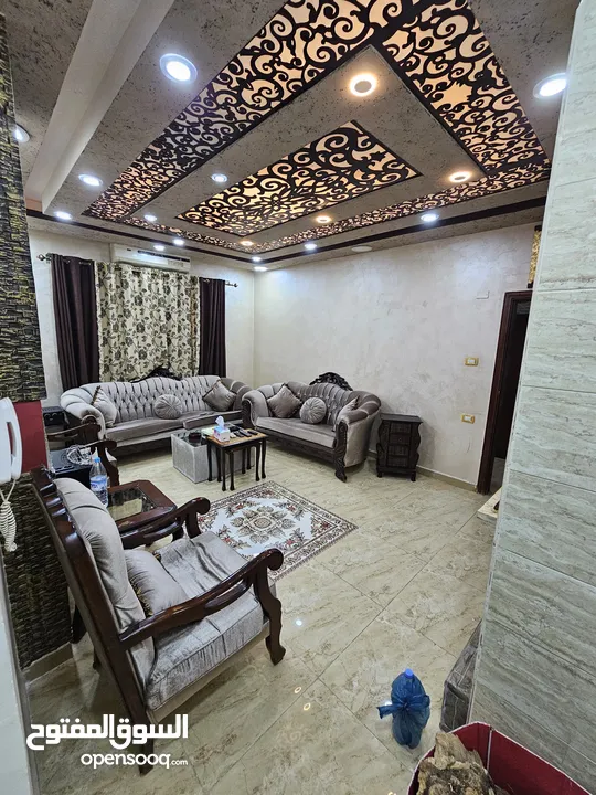 شقه فاخره للبيع