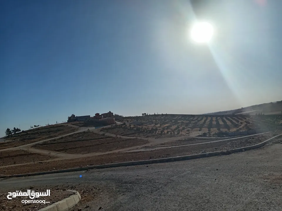 قطعة أرض مع صبة الأساس