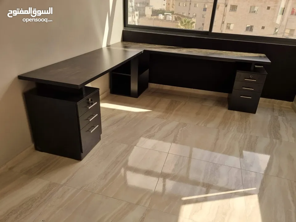 مكتب طاولة جيمينج زاوية اطلبها الان من لامينيت للأثاث المكتبي على متوفر بعدة ألوان وقياسات وموديلات