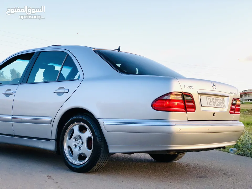 Mercedes E200 kom