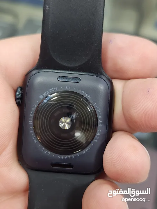 Apple watch se2 بحالة ممتازة بسعر مميز