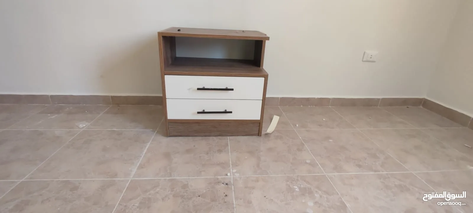 للبيع خزانه وتسريحه وجوارير تفصيل
