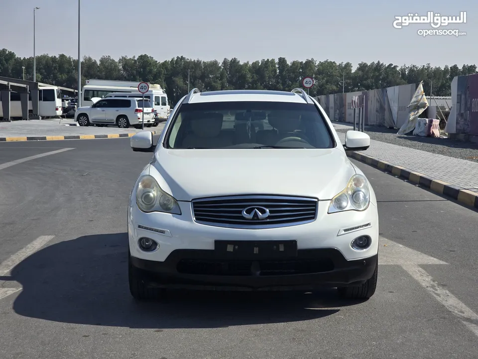 انفينيتي QX50 فل مواصفات رقم واحد خليجي بحاله ممتازه جاهزه للتسجيل والاستخدام