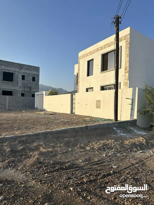 منزل للبيع ولاية سمائل المدرة خلف بنك مسقط  من طابقين (سعر منافس في منطقة راقية)