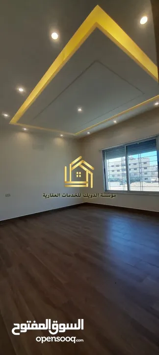 شقة فاخرة - ضاحية النخيل - 4نوم - 225م - ارضية - ترس بإطلالــــه مميزه - قرب الخدمات