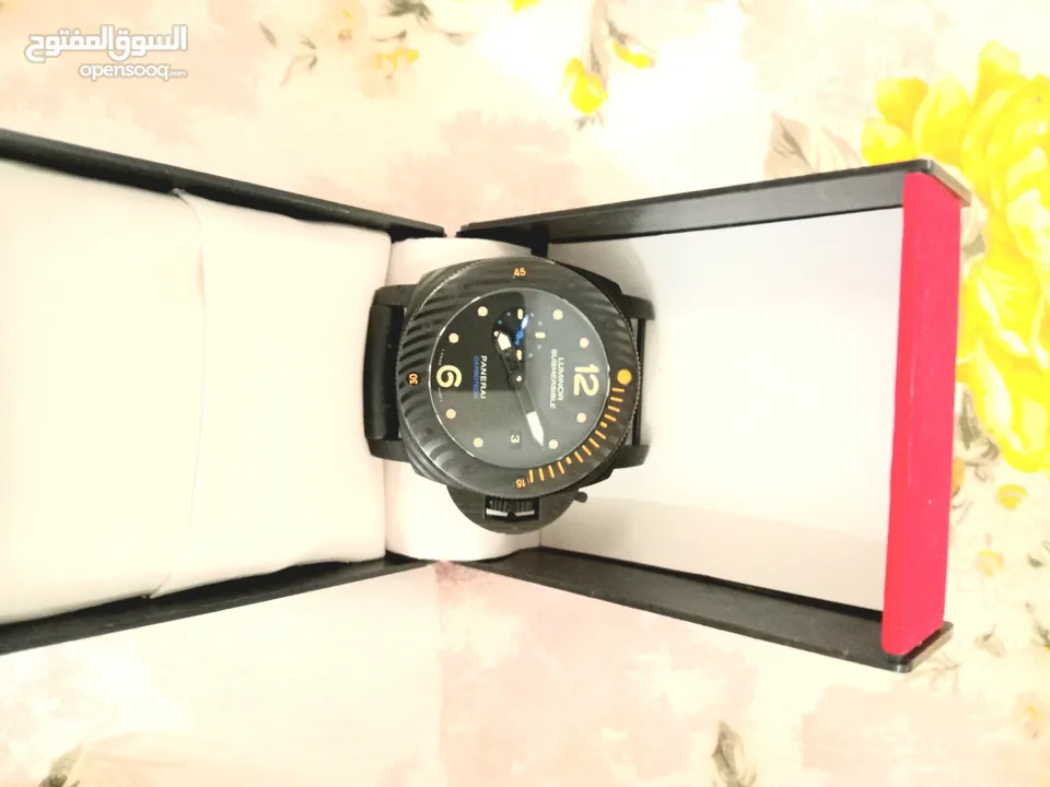 Panerai Luminor Submersible هي ساعة فاخرة وانيقة