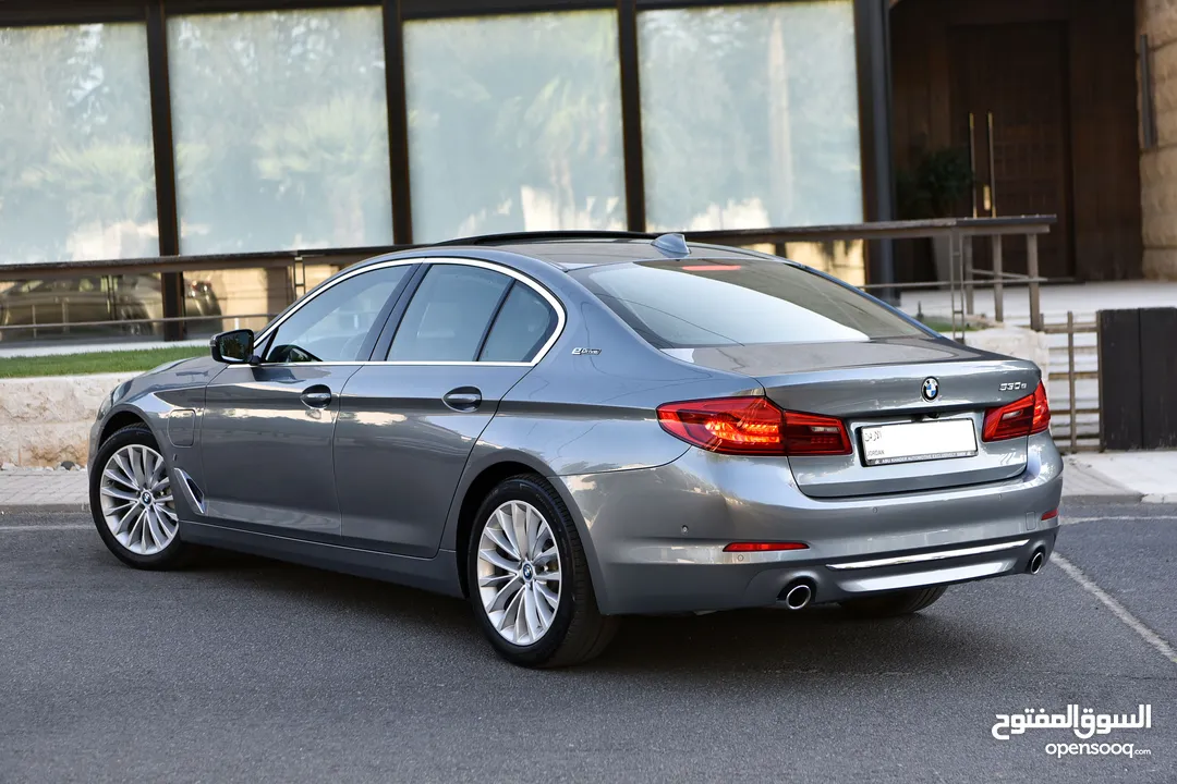 بي ام دبليو الفئة الخامسة بلج ان هايبرد  2019 BMW 530e Plug In Hybrid