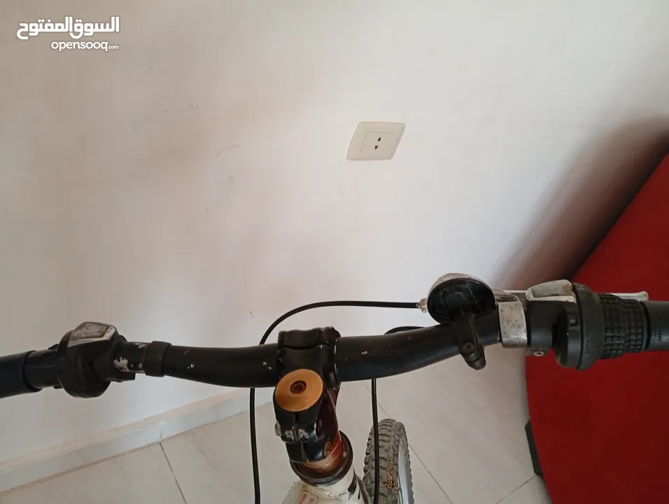 بسكليت للبيع امريكي وهو النسر الأمريكي ولديه غيار سادس خلفي وثلاث امامي super sport  مكان مادبا