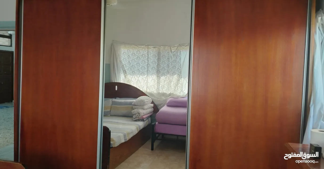 اثاث منزل للبيع خشب اصلي بسعر مناسب لمعرفة سعر الاثاث يرجى ارسال صورة عن القطعة واستفسار عن السعر .