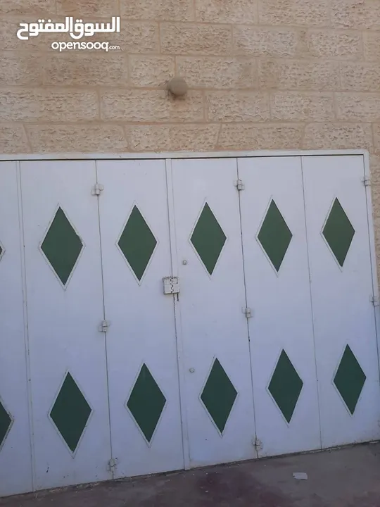 بناء جديد 40 متر منطقة آمنة من المالك لا يوجد عمولة يبعد 2د من الشارع ويوجد مواصلات من رام الله