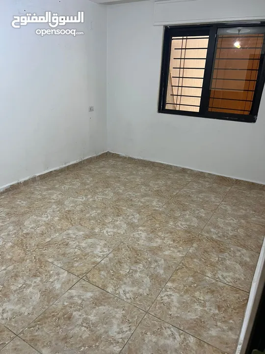 شقة مميزة جدا للبيع بالقرب من مستشفى الأمير حمزة (بسعر مغري)