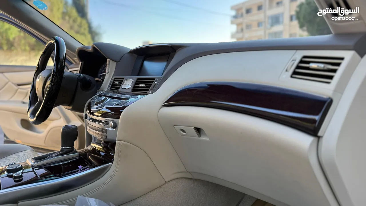 سيارة إنفينيتي Q70 2014 للبيع