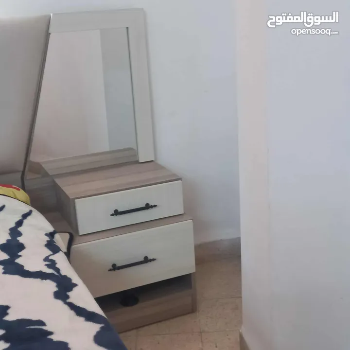 بصلاة على النبي غرفة نوم ثقيلة تفصيل جديد من 4 اشهر خشب ثقيل جيب نجار وافحص كلفتني 700 دينارللبيع ..