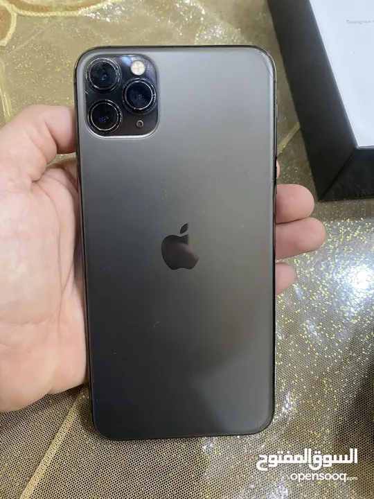 ايفون 11pro max 256Gb مع كرتونته سعرر ممتاز