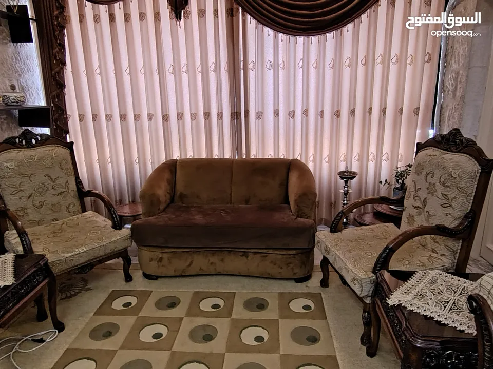 طقم زان 9 مقاعد وسجاد وبرادي للبيع