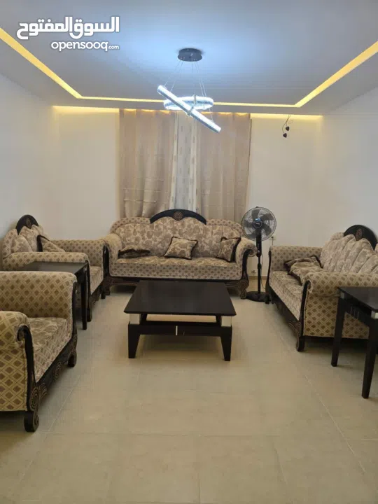 شقة في الطيرة 250 للايجار عند دوار نبيل عمرو و وفيلا نبيل عمرو