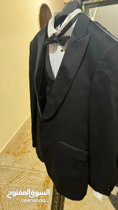 يوجد بدلتين جداد