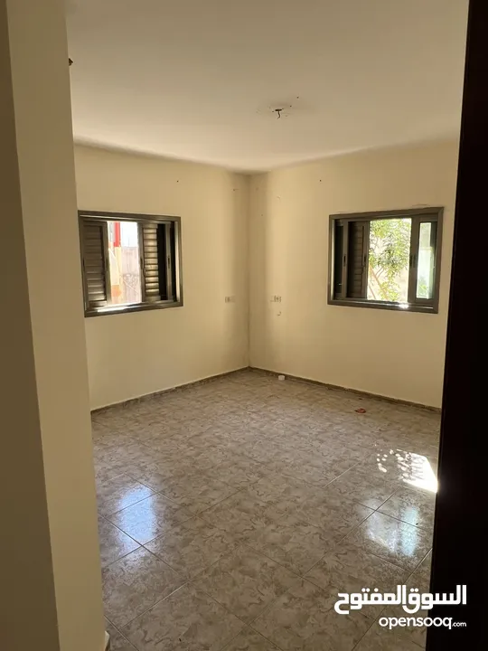شقة للبيع طابق ثاني بسعر مغري