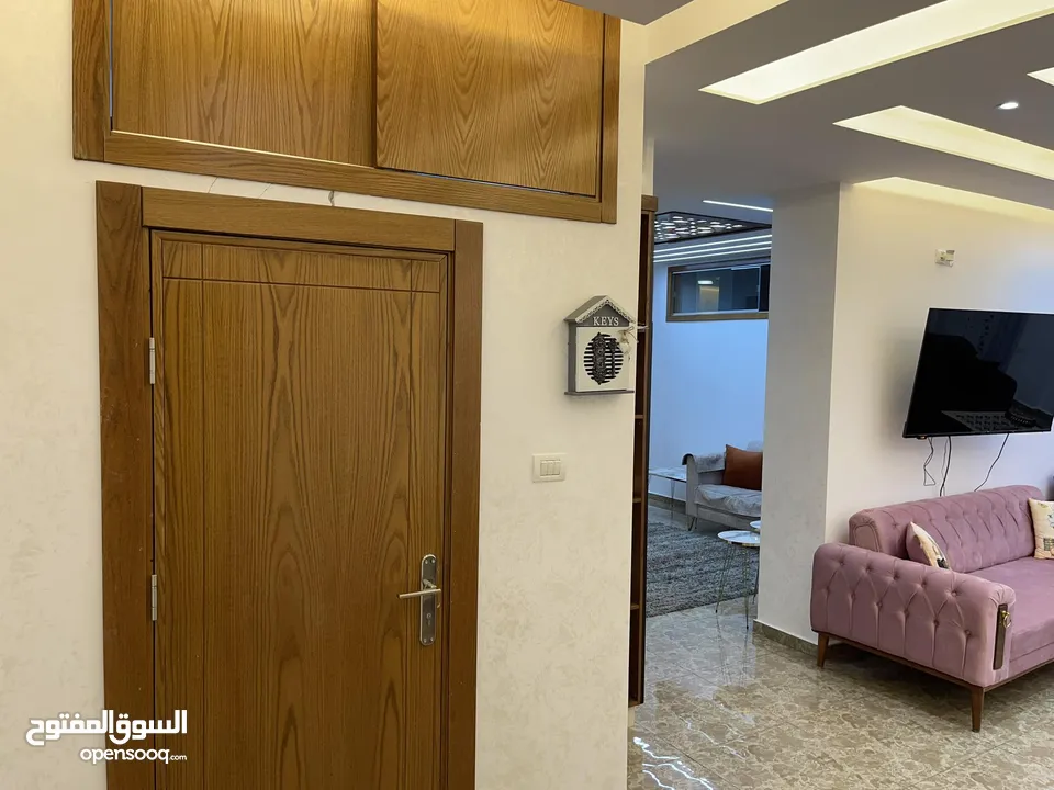 روف للايجار مفروش في اجمل مناطق رام الله والبيرة التواصل مع المالك مباشرة دون وسيط 1500 دولار