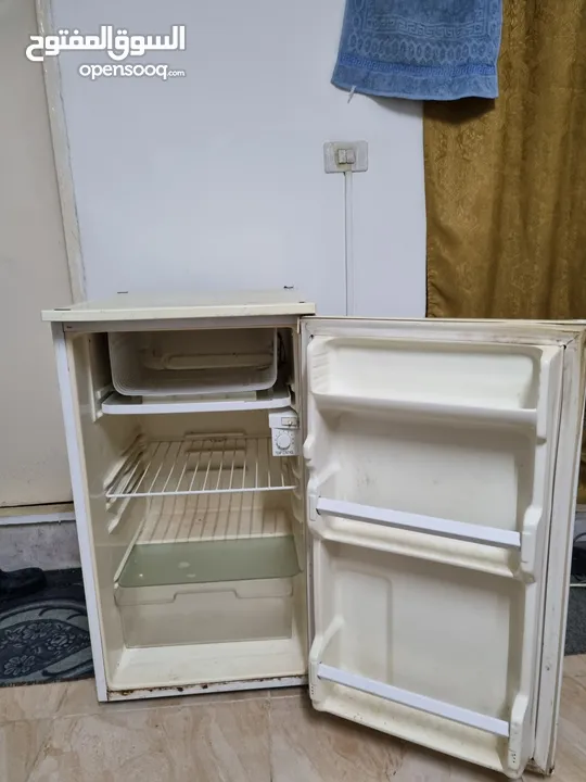 ثلاجة حجم صغير