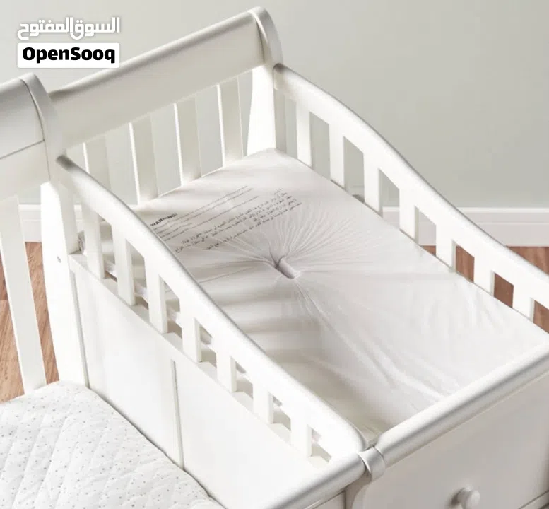 سرير أطفال ماركة جيجلز للبيع