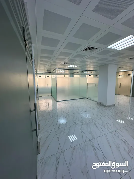 مساحة مكتبية بموقع مميز في العذيبة 18 نوفمبر - Office space in a prime location in Azaiba 18 Nov