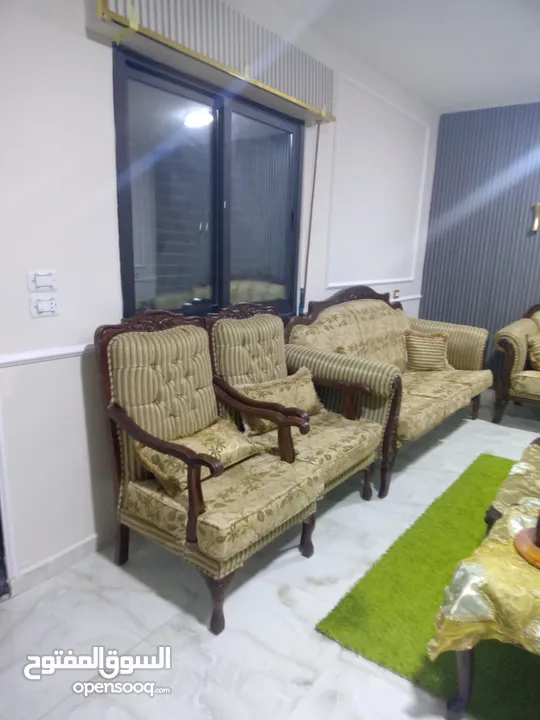 طقمين كنب 14 مقعد  مع طربيزات السعر ع الخاص  قابل للتفاوض ..