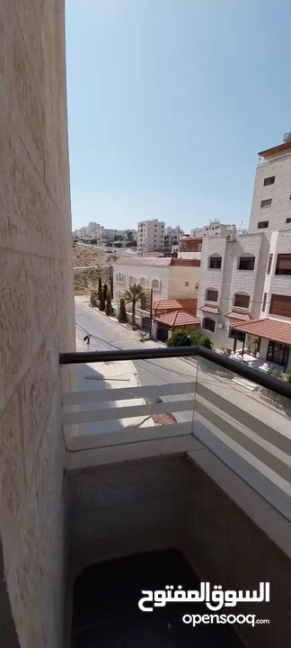 شقه فخمة في حي المنصور للبيع في احلى مناطق في عمان