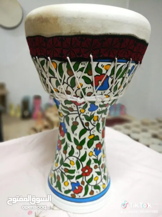 مجموعة متنوعة من الالات الموسيقية من الجلد الطبيعي وشغل يدوي 100%