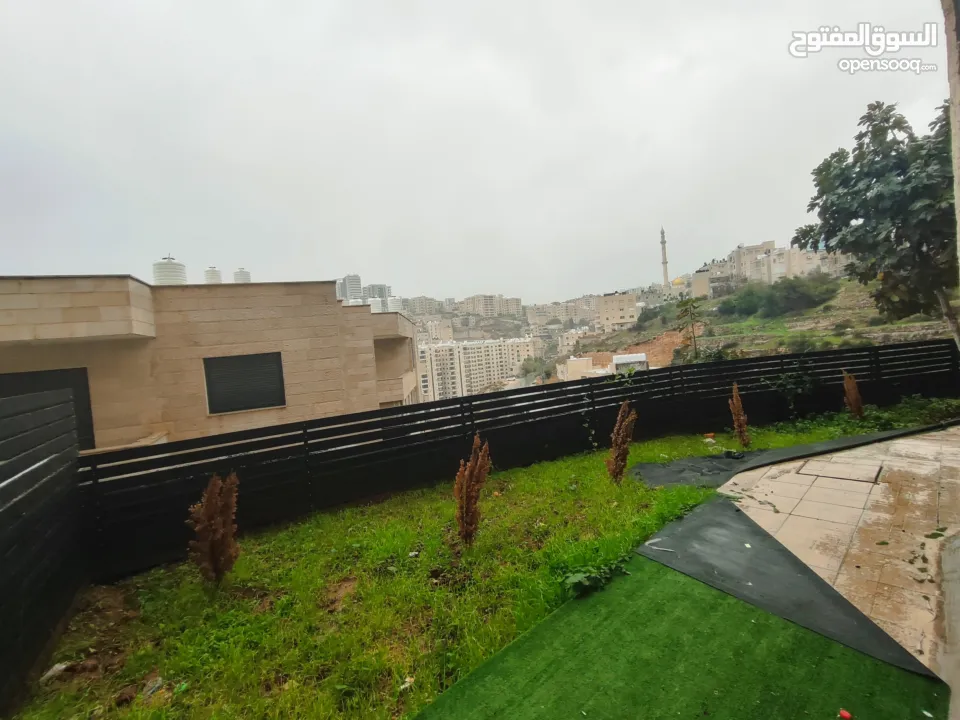 شقة غير مفروشة مع حديقه للايجار في عين مصباح