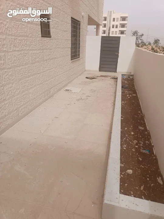 شقة شبه ارضية للبيع بسعر مغري مدينة الشرق