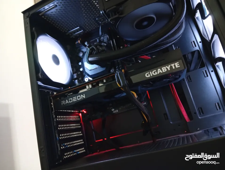 كمبيوتر جيمنغ وحش بلآداء مع تبريد مائي مغلق مستعمل لمدة خفيفة شبه جديد
