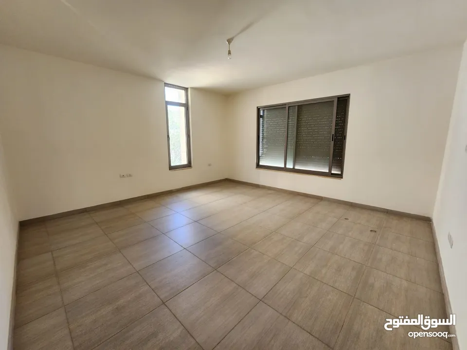شقة فارغة للبيع في منطقة الدوار الرابع ( عدد 2 ) ref : 14339
