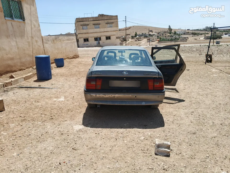 أوبل فيكترا موديل 1993