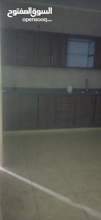 شقه فارغه 150م على 220 دوار العيادات