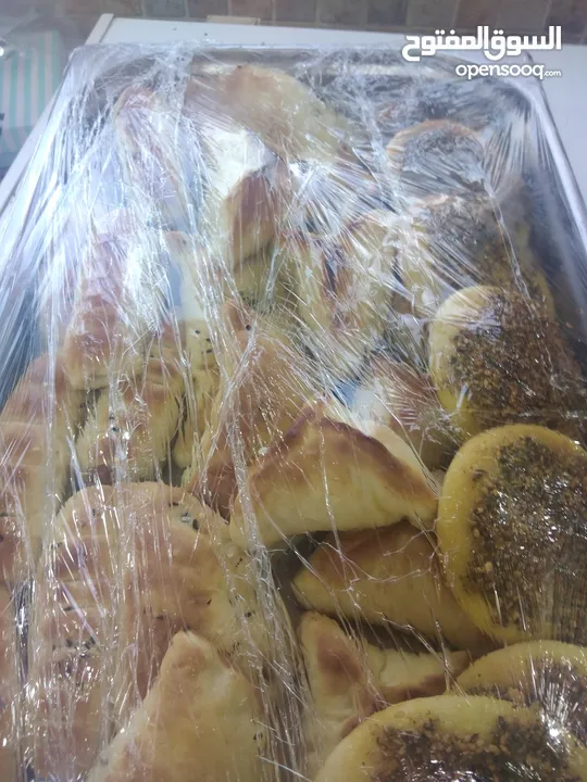 شيف شرقي وغربي وسلطات ابحث عن عمل خبرة في الاكل العربي والغربي والسلطات خبره اكثر من 15سنه