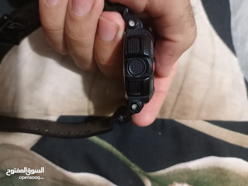 ساعة اصلي ضخمة اسمها جي شوك بلوتوث