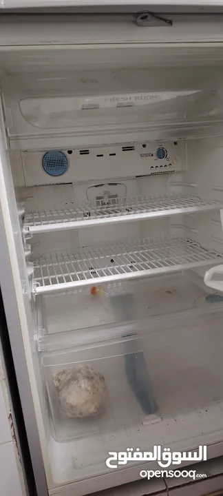 Very clean refrigerator,  ثلاجه نظيفه جداً