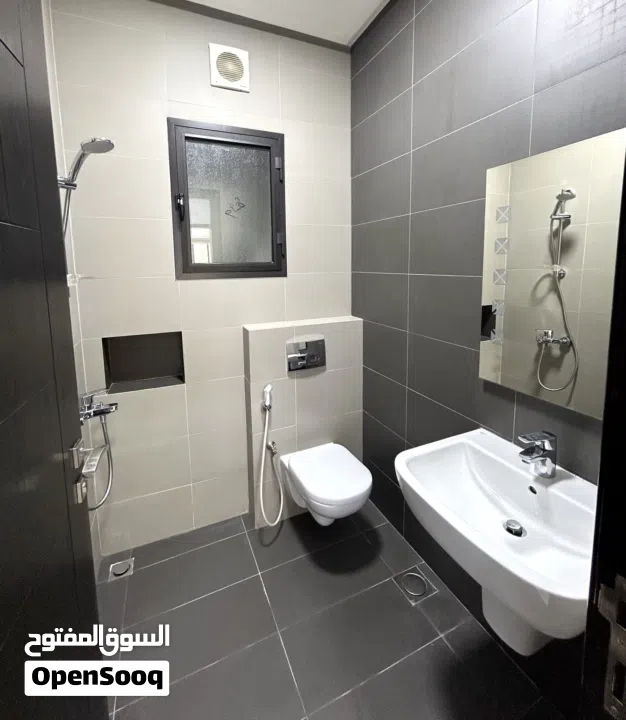 شقة للبيع في منطقة ابو قوة على خط السعودية