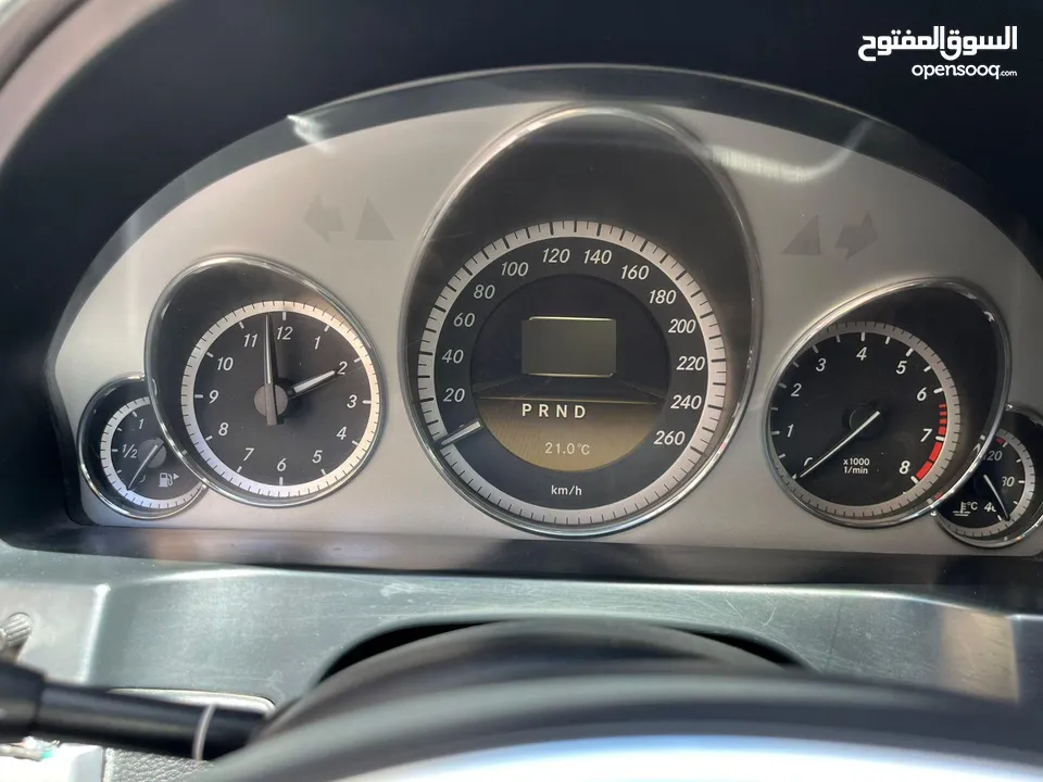للبيع مرسيدس E250 كشف بحالة ممتازة لون ابيض لؤلؤي فحص كامل